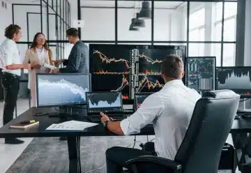Comment connecter 3 moniteurs sur un ordinateur portable